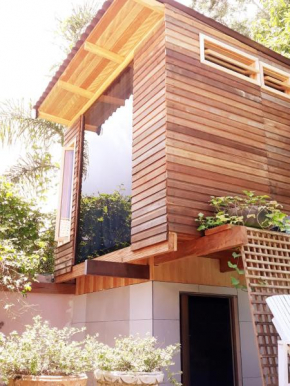 Charmosa Casa da Árvore na Praia Brava